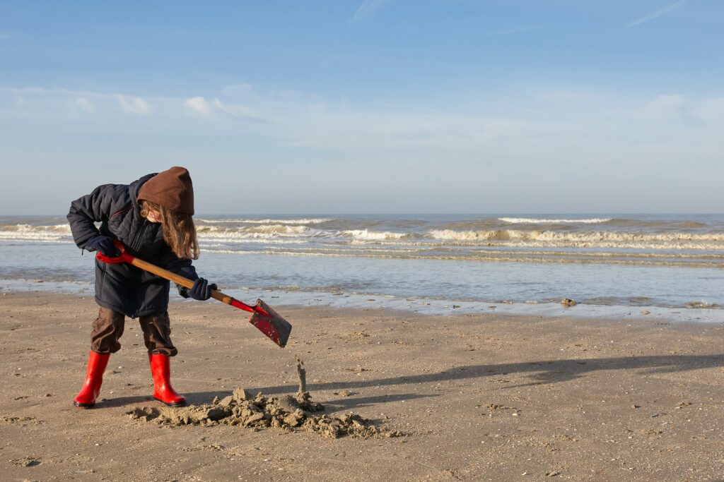 Kind am Strand